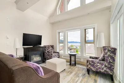 Image de Scenic 3br Penthouse Suite w/ Rooftop Lake View