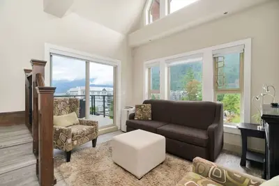 Image de 3br Lakeside Dream Penthouse with Roof Deck Views