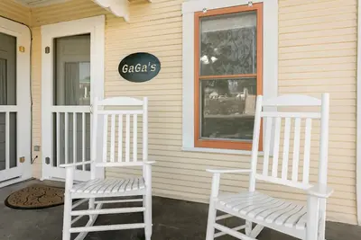 Image de Gaga's on The Creek | 2/1. 5 | Fire-pit | Walk to Downtown