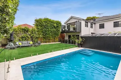 Image de Freshwater family friendly home with pool! \n