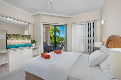 Tropic Towers: Cairns City Family Apartment