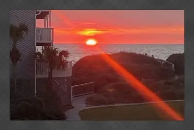 Image de Take A Paws-Gulf View, Screen Porch, 1 min to beach, Water Filter, Hi Speed Wifi