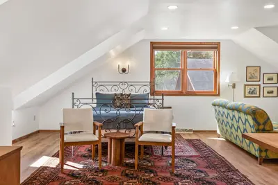 Image de Schuylerville, Saratoga Enclave Studio Apartment