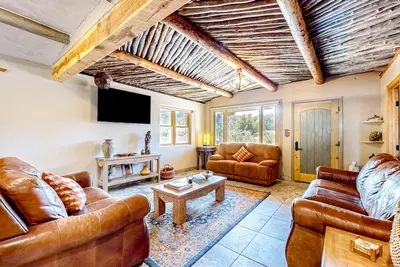Image de Remodeled home with spectacular view of El Salto Mountain & fireplace - dogs ok
