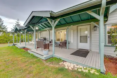 Image de Secluded Port Angeles Home w/ Deck & Gas Grill!