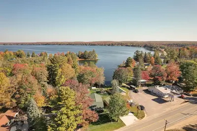 Image de Lakefront Kalkaska Cottage w/ Fire Pit!