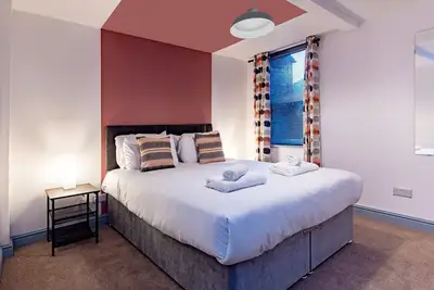 Harcourt 1a: 2br Flat with Parking in Newark
