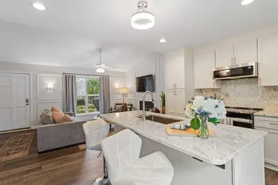 Image de Upscale Raleigh Retreat | Pet-Friendly | Back Deck