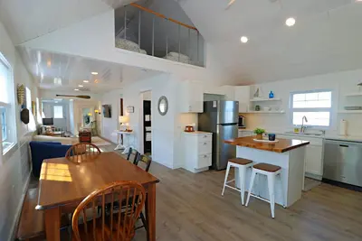 Image de Year-Round Lakeside Bliss: Sandpiper Cottage on Chautauqua Lake