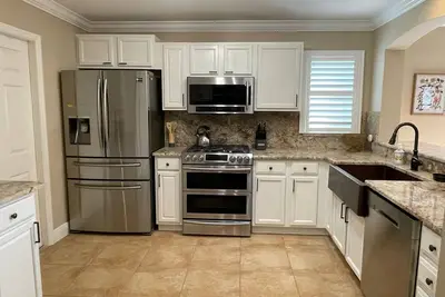 Image de Call Today For Special Rates For 2024\/2025! Complete w\/Golf Cart & Bbq Grill