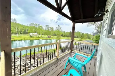 Image de J19 South • New Modern Charm • King Suite • Direct Trail Access • In Town • WiFi