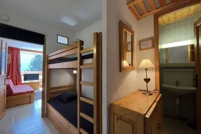 Image de 130m du centre station, 3ème étage, balcon, télévision, casier à ski, 24m², Peisey-Vallandry