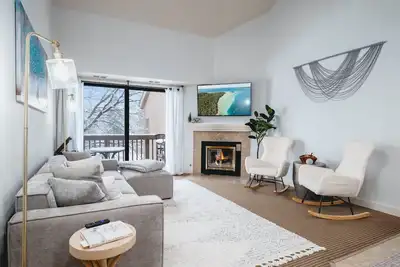 Image de Cozy 2-Bed Golf Course Condo. Minutes To The Beach!