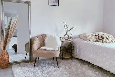 Cozy Room with free breakfast-3 minutes to train station
