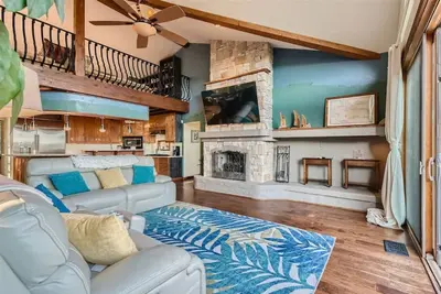 Image de Lakeside Cabin Spacious Patio / Treehouse Sleeps 12