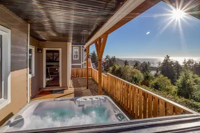 Image de Depoe Bay Ocean Views, Upscale Furnishings, King Suite, Foosball, and Hot Tub!