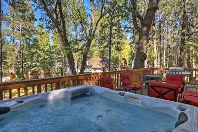 Image de Snow Summit, Village, Lake all within 1. 5 miles, Hot Tub, Bbq, More!