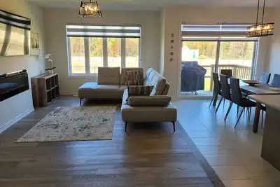 Image de Brand new 5 Br bungalow, 15 minutes to the beach, ski hills, casino, hiking!