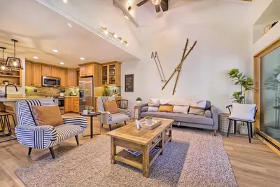 Image de Renovated Walk to Lake Tahoe Townhome Nestled in the Woods!
