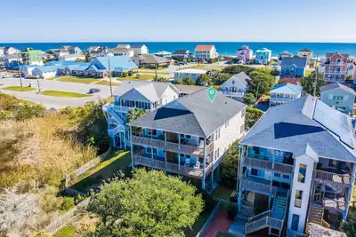 Image de Sunset Horizon | Private Fenced-in Backyard | Surf City!