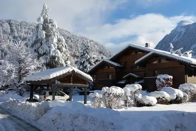 Image de À 250m des remontées, 1er étage, terrasse, parking, télévision, casier à ski, 107m², Morzine