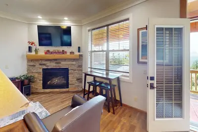 Image de Black Bear Crossing #04 - Brigham 5 Bed Townhouse by RedAwning