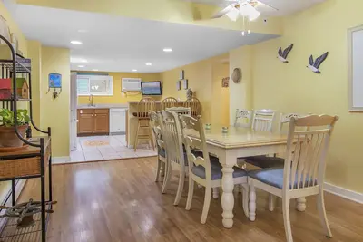 Image de Large beach front/pool side condo 3bedroom 2bath Summer Sands in Wildwood Crest.