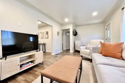 Image de Cozy home. Newly remodeled and easy access to all that Grand Rapids has to offer