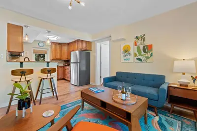 Image de Newly renovated professionally decorated Gem close to beach, river and downtown.