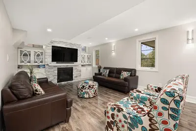 Image de Walkout Basement with Private Entrance