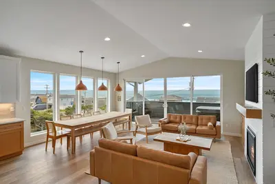 Image de Brand New Luxury Beach Home w Hot Tub & Sauna