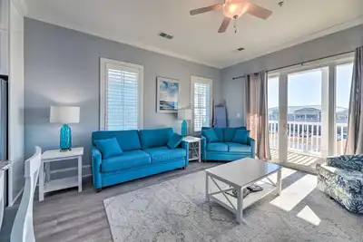 Image de Chic Emerald Isle Retreat: Ocean Views, Pool, and Steps from Beach & Dining