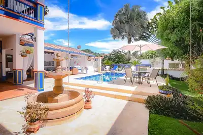 Image de ¡Casa turĂstica colonial con piscina privada en la rivera del rĂo Cauca!
