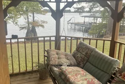 Image de Lake Bruin deep water Lot. Gazebo and Camper trailer available Wi Fi