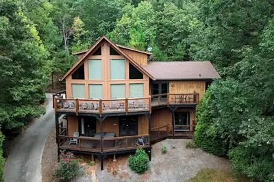 Image de Welcome to the Red Star Lodge near Helen, Georgia, a friends and family retreat!