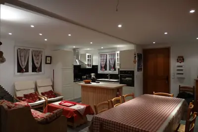 Image de Chalet \"Ma Bonne Etoile\" avec vue sur les montagnes, terrasse privée et Wi-Fi
