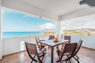 Image de Maison de campagne 'White Pearl Apolakkia 2' avec piscine partagée, terrasse partagée et Wi-Fi