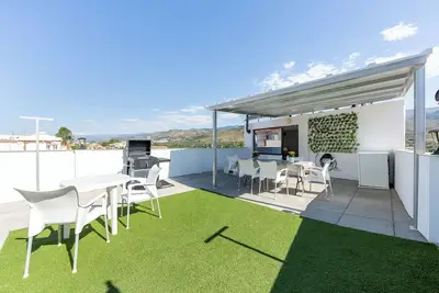 Image de Maison de vacances 'La Casa De La Buhardilla' avec vue sur les montagnes, terrasse privée et Wi-Fi
