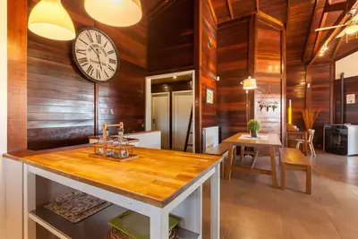 Maison de vacances \"Wood House Massaranduba\" avec piscine privée, terrasse privée et Wi-Fi