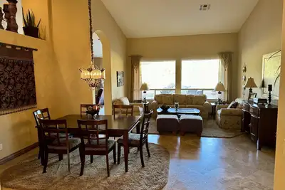 Image de Beautiful 4 bedroom home on 15th hole of Dinosaur Golf Course in Gold Canyon