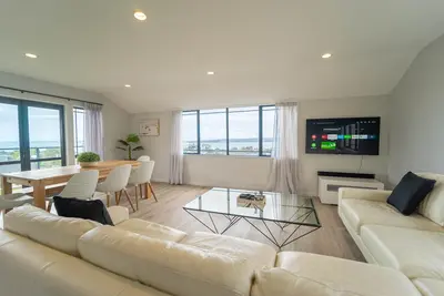 Image de Family Friendly Oceanview Howick Home - Pets+