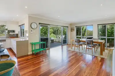 Image de Villa Avoca - Stroll to the Sand, Cafes, & Cinema