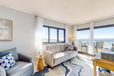 Image de Gulf-front condo with Gulf-view balcony, on-site pool, & beach access