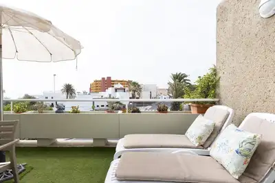 Image de Appartement sur la plage, espace de travail et parking privé - PillowAbroad