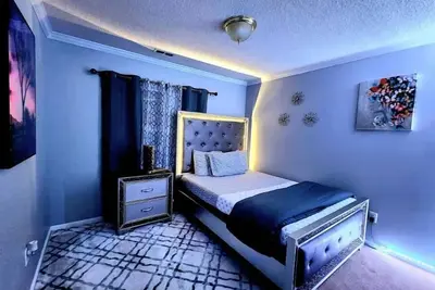 Image de Home with fenced yard, free Wi-Fi, & private park.