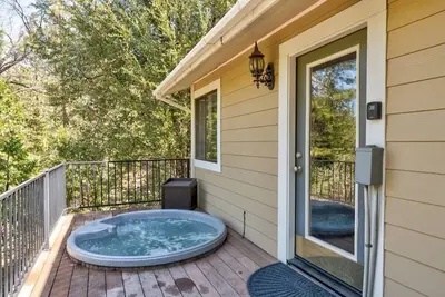 Cedar Ridge/Hot Tub/Bbq/Sleeps 8