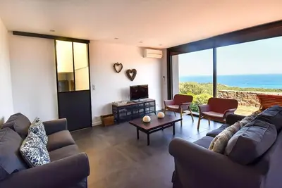 Image de Villa dans un domaine près de la mer