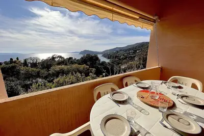 Image de Appartement T3 avec mezzanine et parking au Rayol-Canadel