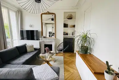 Image de Appartement Haussmannien Moderne. Central et proche de toutes commodités.