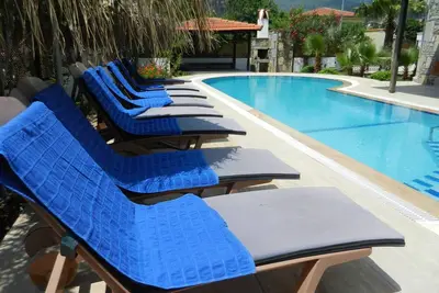 Image de 4 bedroom, Disabled friendly, quiet location near town center, detached villa.